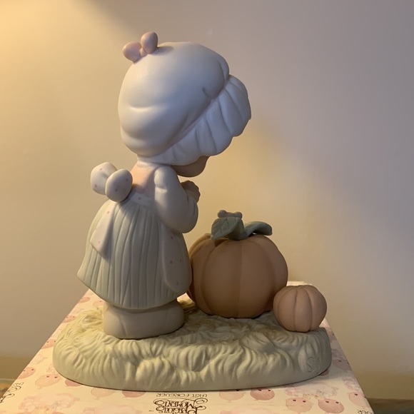Precious Moments Figurine - October circa 1988 - Picture 3 of 4